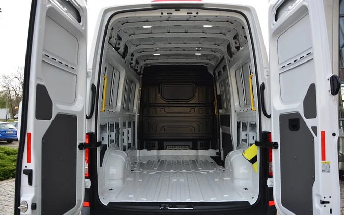 Volkswagen Crafter cena 177735 przebieg: 10, rok produkcji 2024 z Sulmierzyce małe 67